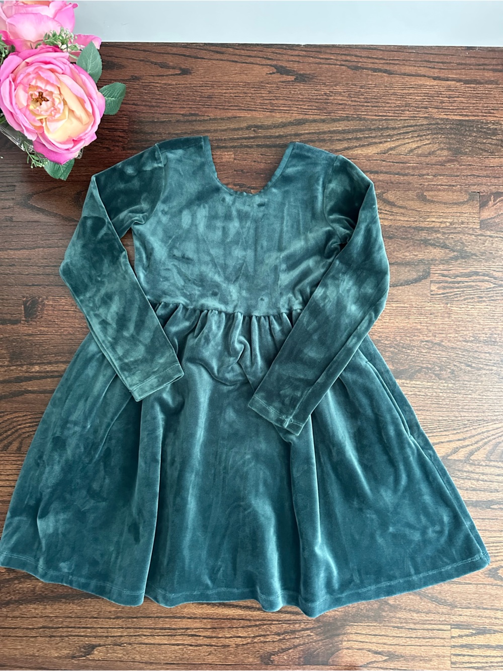 Hanna Andersson green velour skater dress, size 120/6-7US